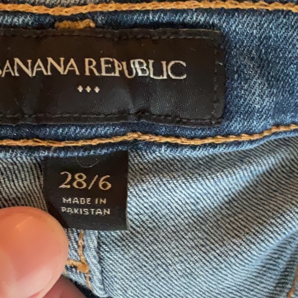 Banana Republic Blue Jean capris - Picture 4 of 4